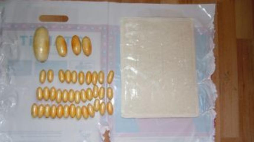 Kadın kurye uyuşturucuyu bilgisayarın ekranına gizlemiş