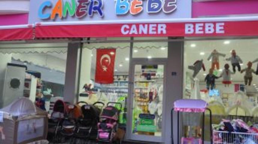 &Uuml;&ccedil; &ccedil;ocuk arabası &ccedil;alan hırsızlar kameraya yakalandı