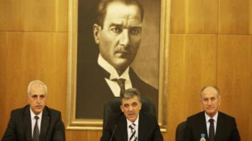 G&uuml;l: Şike yasası meclisten nasıl ge&ccedil;ecek ona bakarız, ona g&ouml;re inceletirim