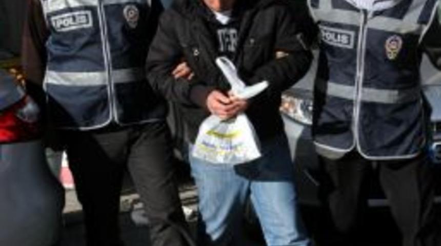 Kadını 20 yerinden bı&ccedil;aklayıp gasp eden zanlı yakalandı