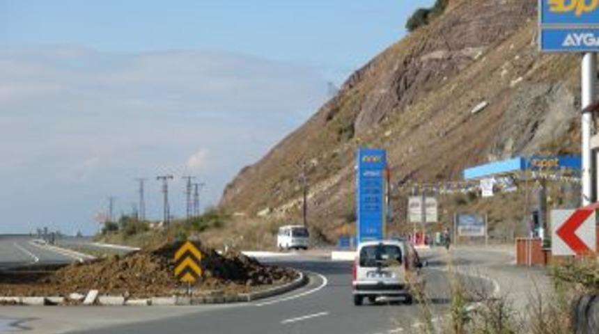 Ters y&ouml;ne giren s&uuml;r&uuml;c&uuml;ler kazaya davetiye &ccedil;ıkarıyor