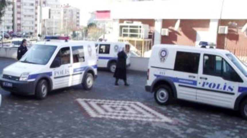 &Ccedil;anta hırsızı kısa s&uuml;rede yakalandı