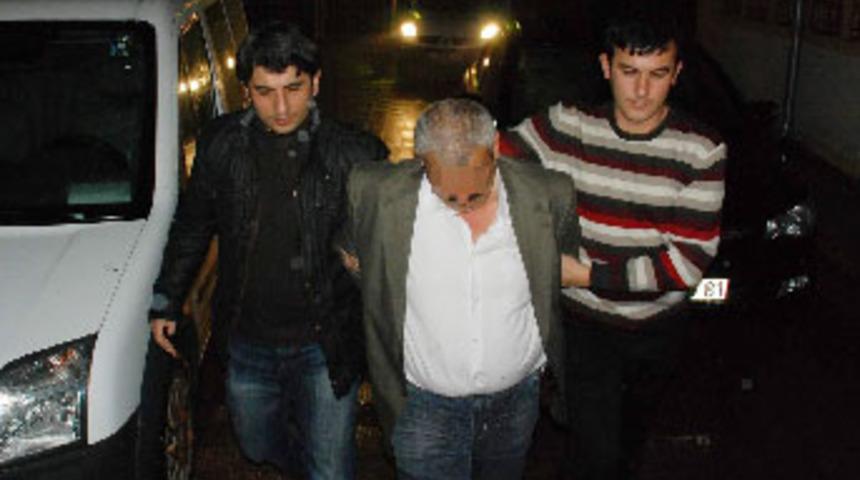 Eşini 48 bı&ccedil;ak darbesiyle &ouml;ld&uuml;rd&uuml;