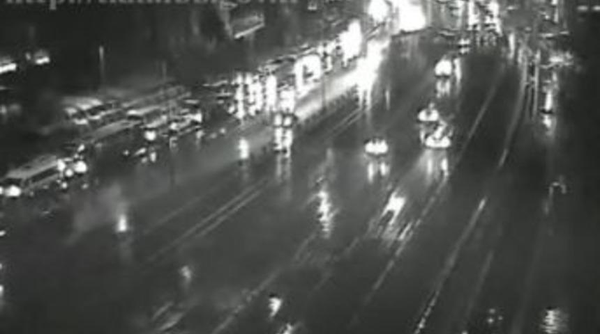 Metrob&uuml;s kazası mobese kamerasında