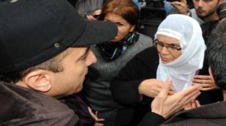BDP'liler PKK'lının annesini boş tabut &ouml;n&uuml;nde 7 saat bekletti