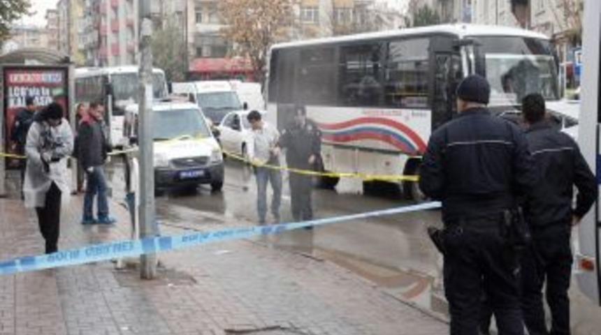 İki grup arasında &ccedil;ıkan silahlı kavgada bir kişi yaralandı