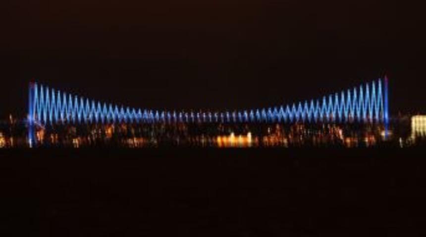 Boğaz K&ouml;pr&uuml;s&uuml;&rsquo;n&uuml;n ışıkları diyabetliler i&ccedil;in yandı