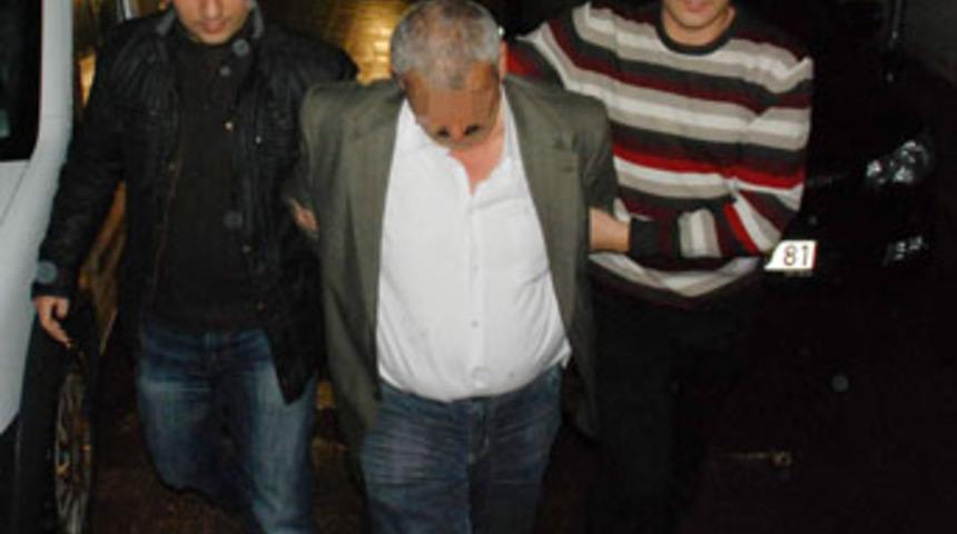 Eşini 48 yerinden bı&ccedil;aklayarak &ouml;ld&uuml;rd&uuml;