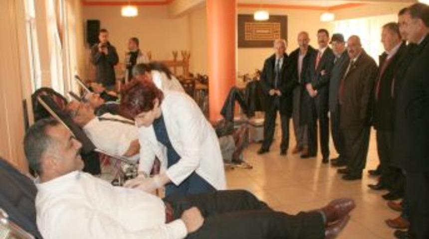 İl &Ouml;zel İdaresi personeli, kan bağışında bulundu