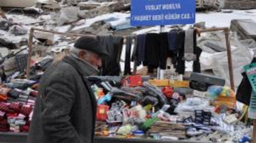 Erciş&rsquo;te enkaz kaldırma &ccedil;alışmaları s&uuml;r&uuml;yor