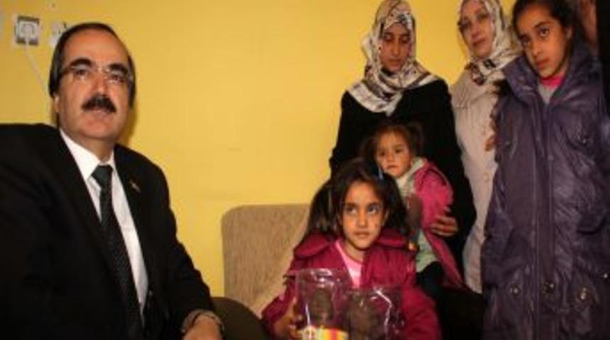 Cumhurbaşkanından &ccedil;orap isteyen &ccedil;ocuk ailesini ev sahibi yaptı