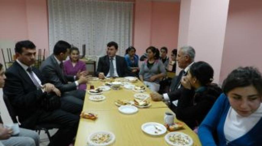 Şirvan Kaymakamı &Ouml;z, kız &ouml;ğrenci yurdunu ziyaret etti