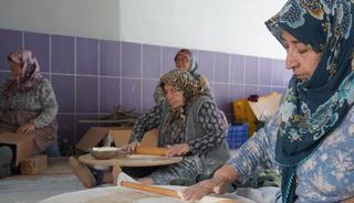60-80 yaşlarındaki 11 kadın 50 yıllık geleneği yaşatıyor