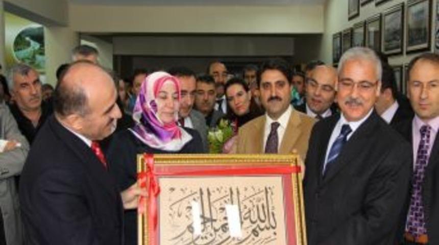 Hattat Yusuf Sezer, Bing&ouml;l'de hat sergisi a&ccedil;tı