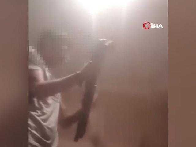 Hen&uuml;z 15 yaşında... Pompalı t&uuml;fekle video &ccedil;ekip tehditler savurdu!