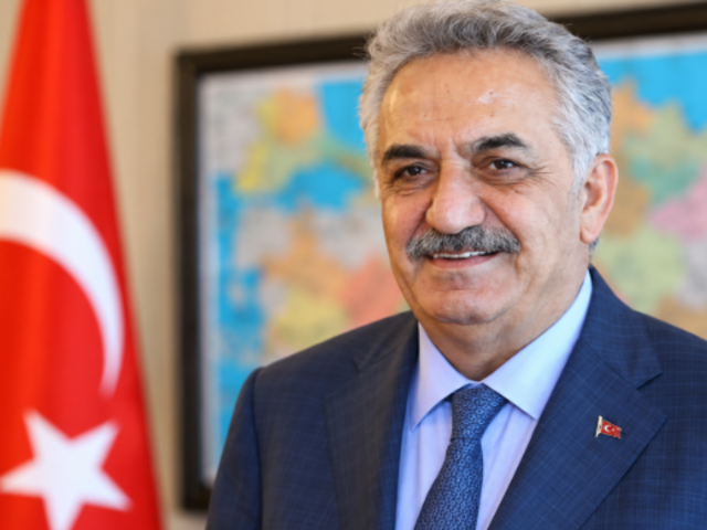  A Haber programcısı Cemil Barlas: "Erdoğan'ı azıcık seviyorsan t&uuml;m g&ouml;revlerini bırak uzaklaş"