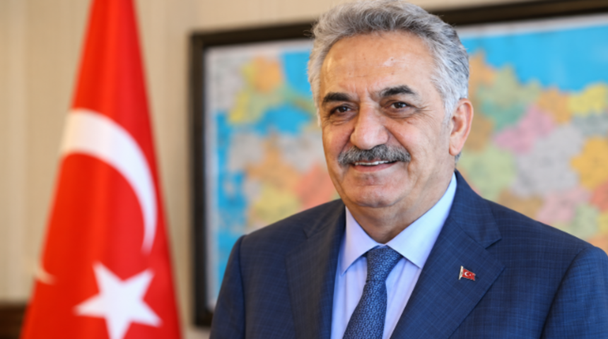  A Haber programcısı Cemil Barlas: "Erdoğan'ı azıcık seviyorsan t&uuml;m g&ouml;revlerini bırak uzaklaş"