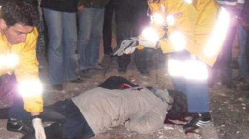 Başına düşen beton parçası öldürdü