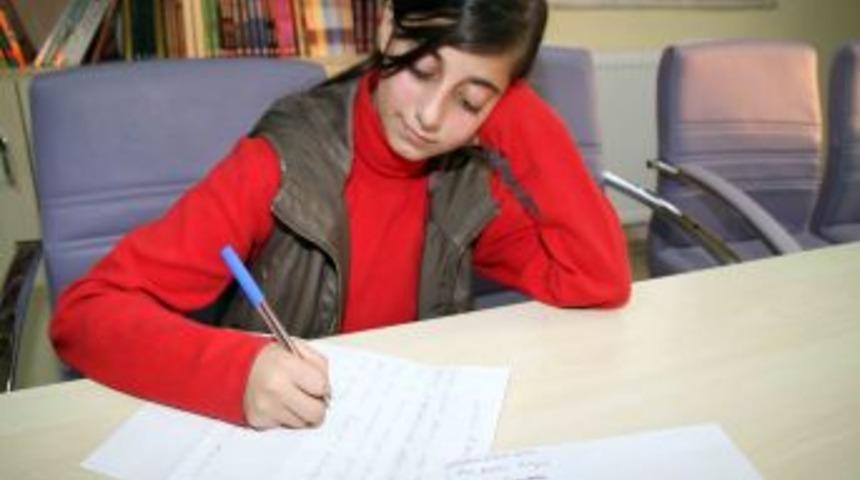 &lsquo;Kardeşlerim&rsquo; dediği Vanlı akranlarına har&ccedil;lığını g&ouml;nderdi