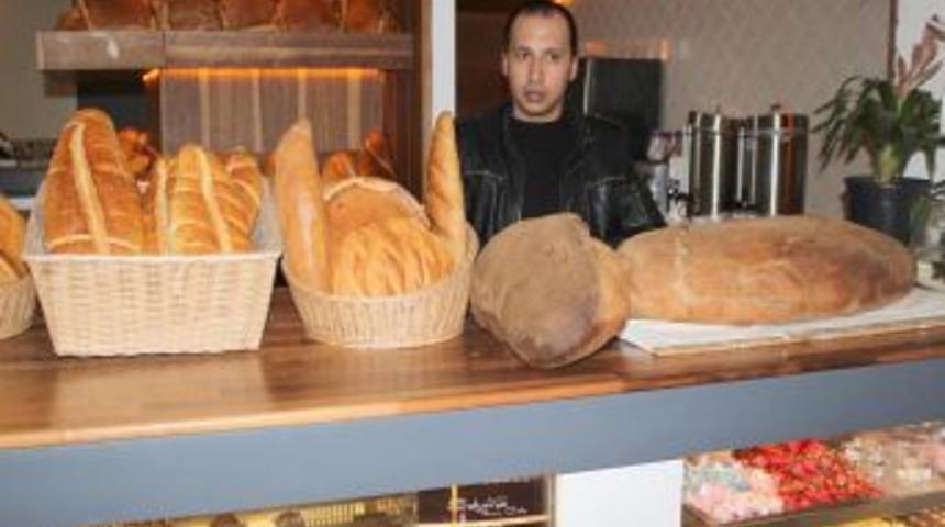 Obeziteye dikkat &ccedil;ekmek i&ccedil;in 8 kilo ekmek yaptı