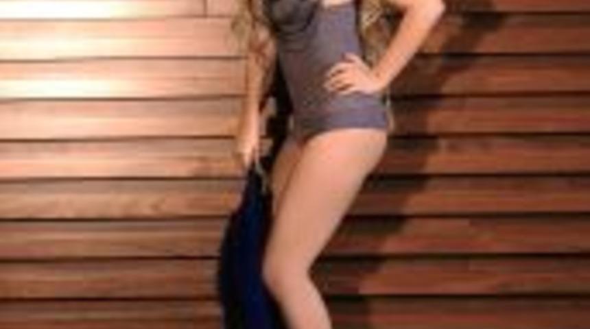 Demet Akalın'a şarkı hazırlanıyor.