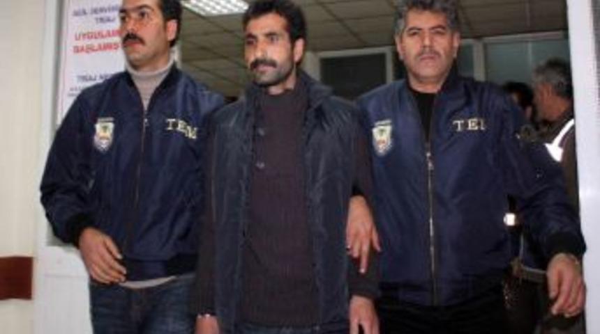 Mersin&rsquo;de yakalanan ter&ouml;ristler adliyeye sevk edildi