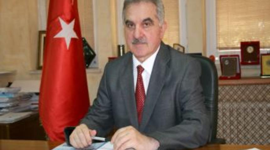 Rekt&ouml;r Elmas: Van depreminden sonra &ouml;ğrenciler &lsquo;beton tabutluklardan&rsquo; taşınıyor