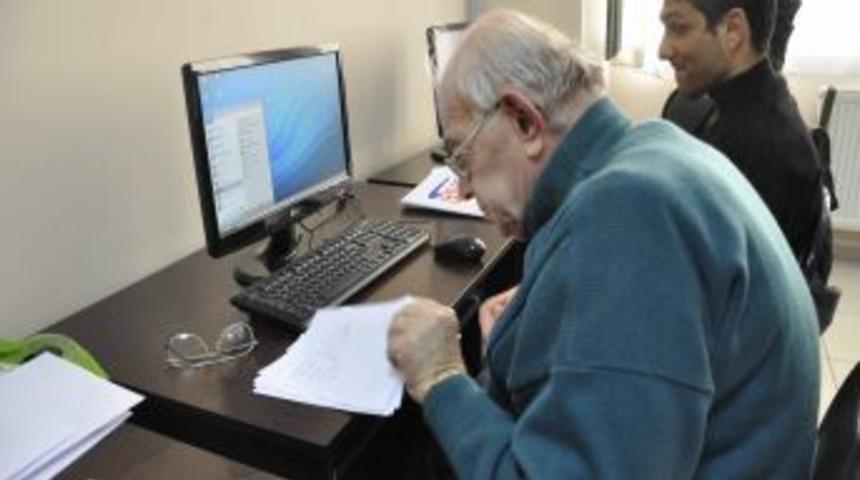 71 yaşında bilgisayar &ouml;ğreniyor