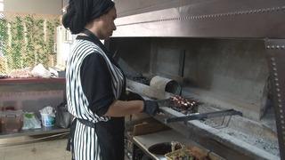 Ciğer kebabında ezber bozdular! Kadın ustaları görenler şaşkınlığını gizleyemiyor