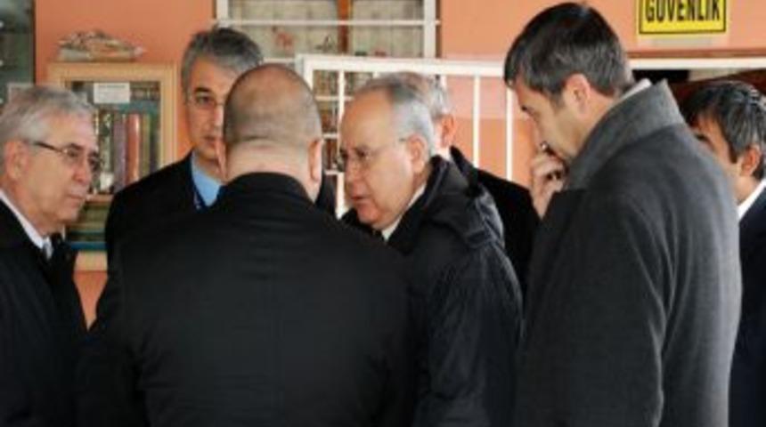 T&Uuml;BİTAK'ın servis aracı kaza yaptı: 2 &ouml;l&uuml;, 4 yaralı