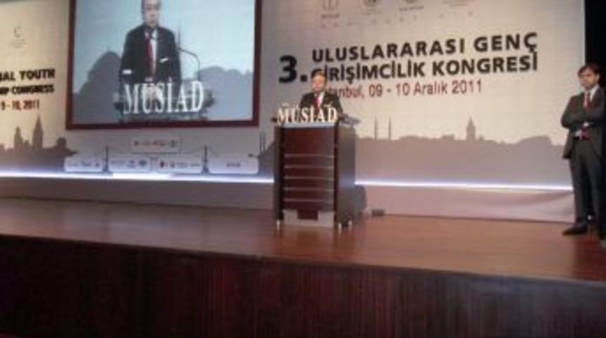 AB Bakanı Bağış: Bana yumurta atan gen&ccedil;lere sadece acıyorum