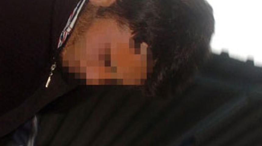 &Ccedil;ocuk tacizcisi polisleri g&ouml;r&uuml;nce ağladı