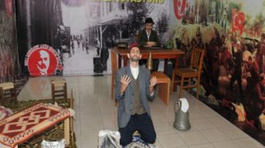 Mehmet Akif Ersoy'u anma törenine yoğun ilgi