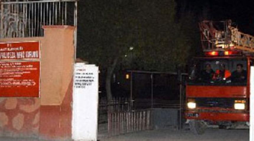 Deprem firarileri, hırsızlıktan yakalandı