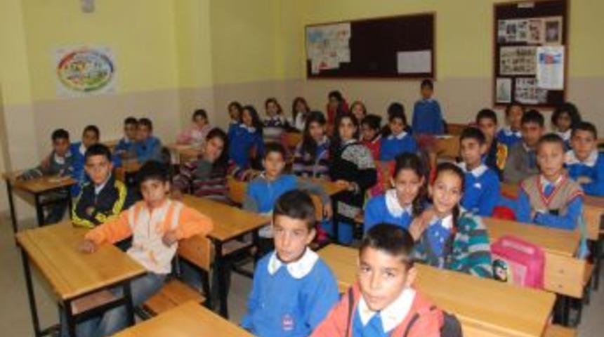 ESDER ve fak&uuml;lte &ouml;ğrencilerinden kitap yardımı