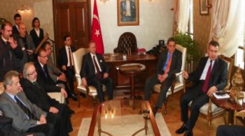 İşadamları İstanbul'dan Hatay'a k&ouml;pr&uuml; kurdu