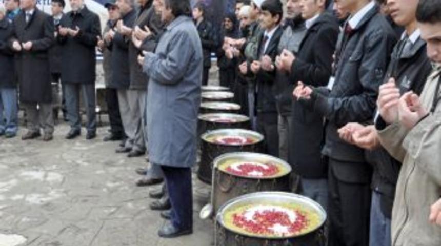 Afyonkarahisar'da şifalı aşure izdihamı