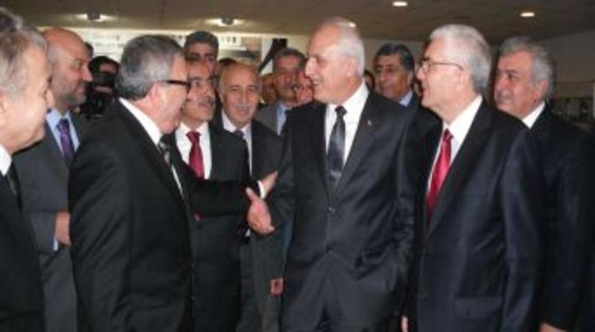 İstanbullu sanayiciler, depremzedeler i&ccedil;in 271 bin lira topladı