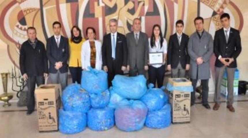 Meslek liseli &ouml;ğrenciler, engelliler i&ccedil;in &lsquo;altın kapak&rsquo; topladı