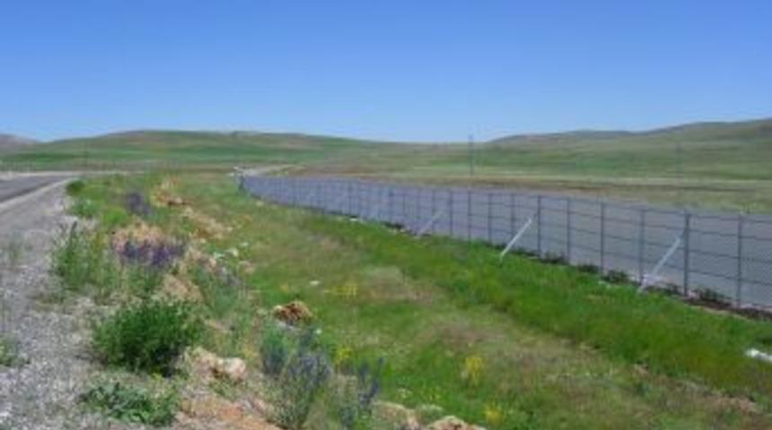 Kara yollarında tipiye karşı kar perdesi kullanılıyor