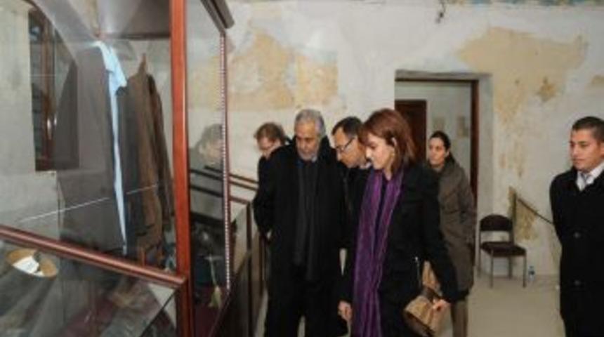 Rutkay Aziz, Ulucanlar Cezaevi M&uuml;zesi'ne hayran kaldı