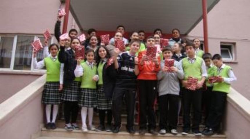 &Ouml;ğrenciler kitap okumak i&ccedil;in yarıştı