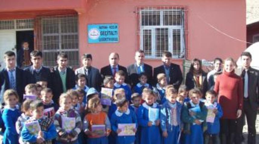 K&ouml;y okulunu yalnız bırakmadılar