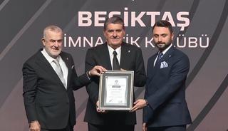 Beşiktaş Kul&uuml;b&uuml;nde mazbata t&ouml;reni yapıldı