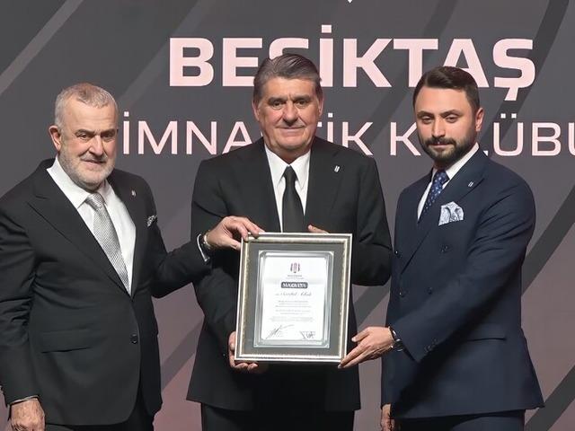 Beşiktaş Kul&uuml;b&uuml;nde mazbata t&ouml;reni yapıldı