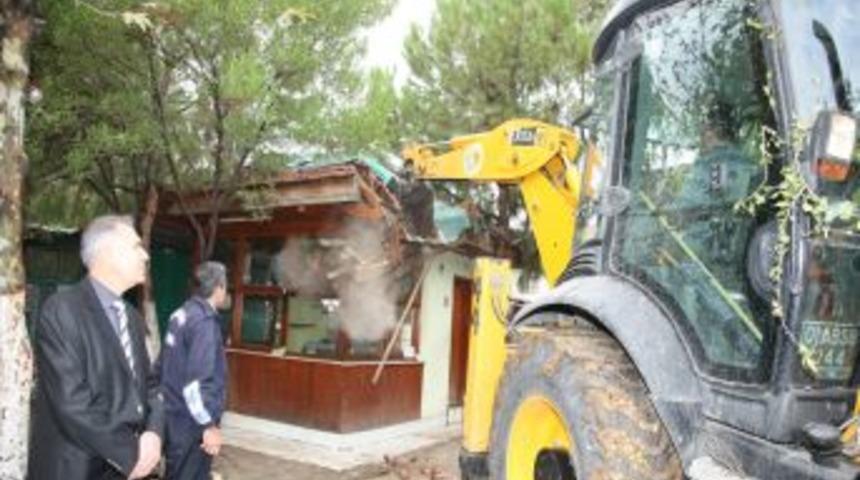 Adana'da kaldırım işgalleri &ouml;nleniyor