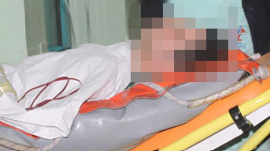 Kız kardeşini elle taciz edeni bı&ccedil;akladı