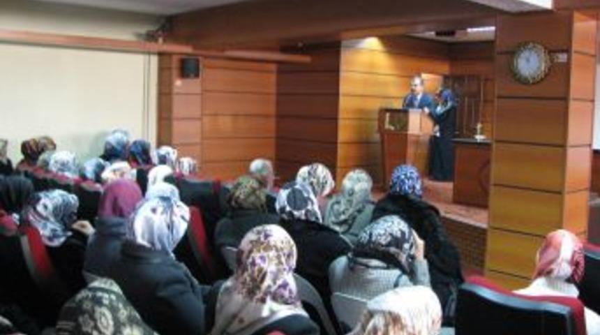 Paland&ouml;ken M&uuml;ft&uuml;l&uuml;ğ&uuml; aşure dağıttı