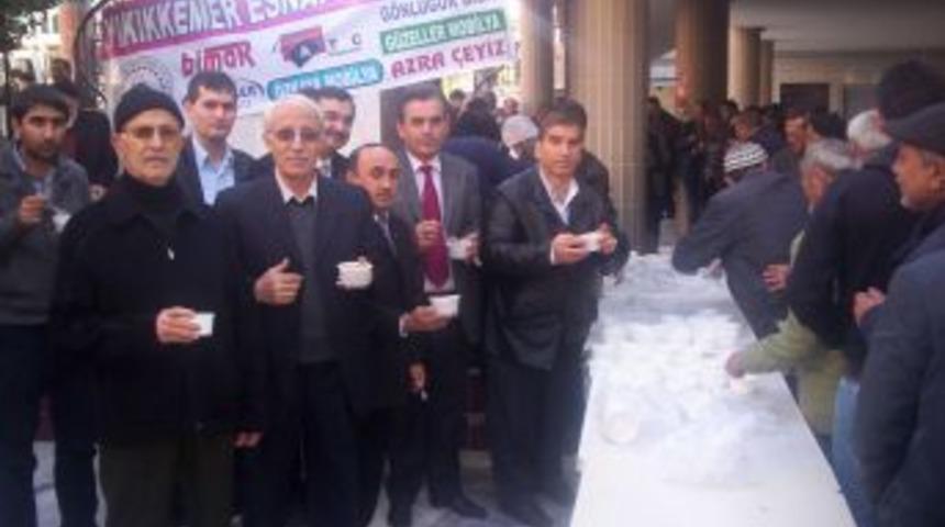 İzmirliler aşure dağıtımında yarıştı