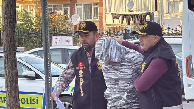 Arkadaşını bıçaklayarak öldüren cinayet şüphelisi adliyeye sevk edildi